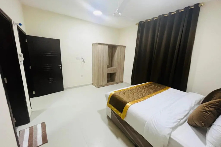 Room 2 of 10