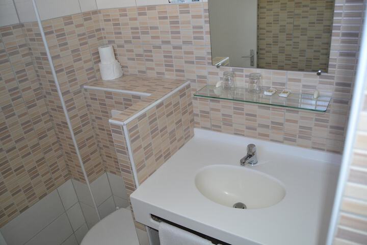 Room 6 of 13