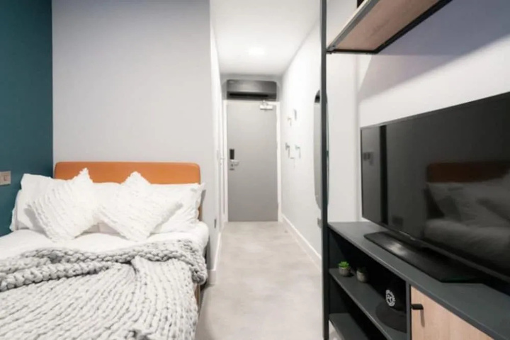 Room 2 of 7