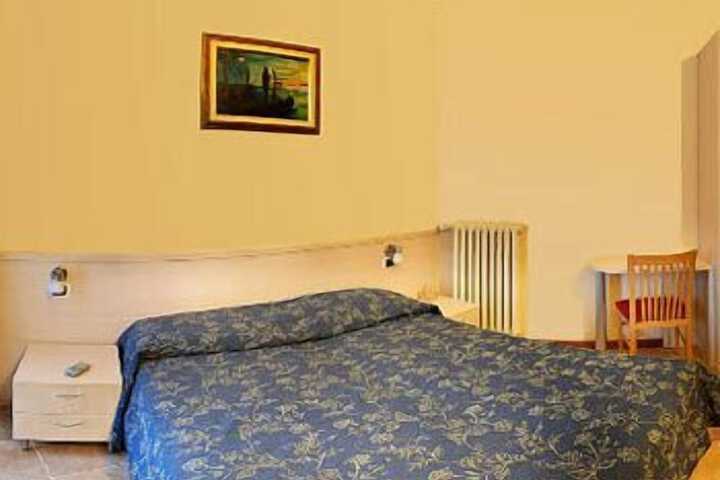 Room 9 of 20