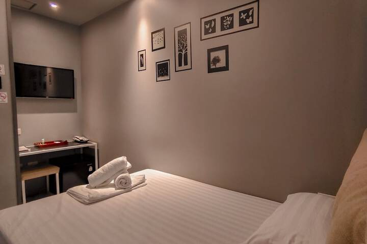 Room 11 of 40