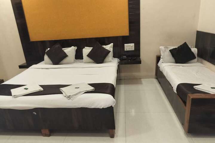 Room 16 of 38