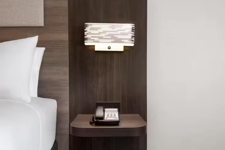 Room 9 of 37
