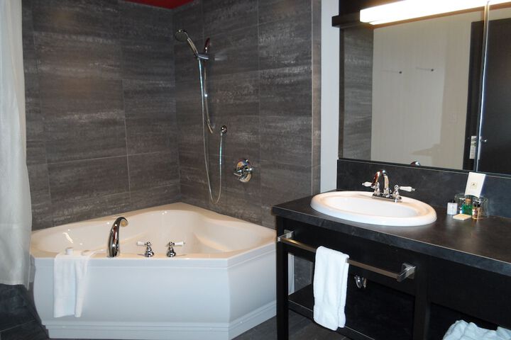 Jetted tub