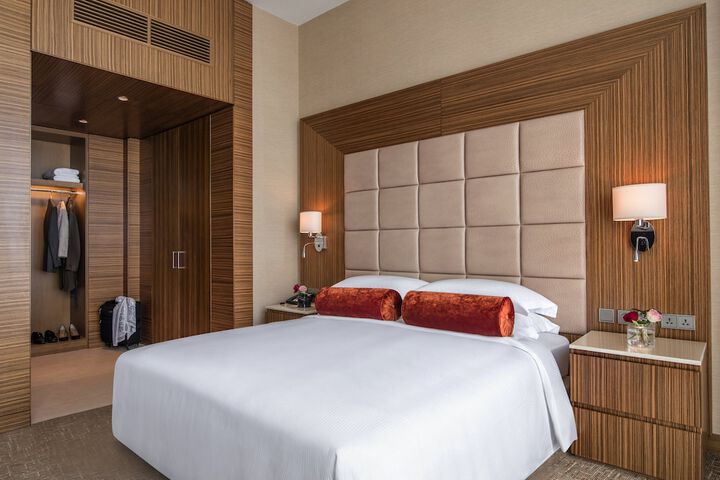Room 28 of 142