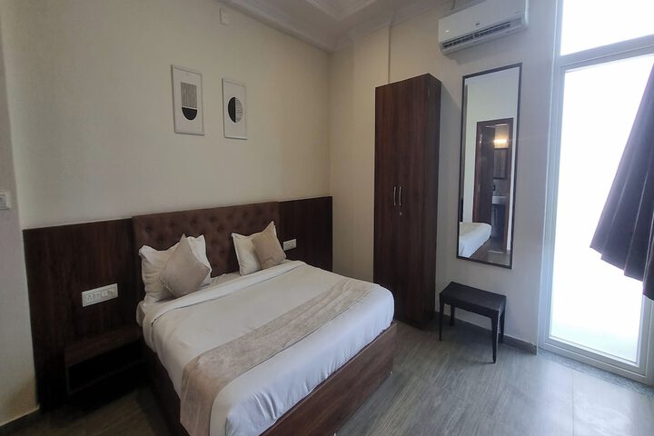 Room 17 of 75