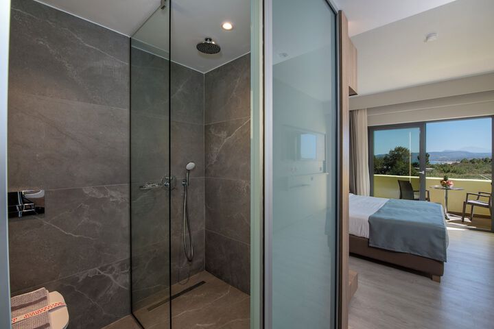 Room 4 of 16
