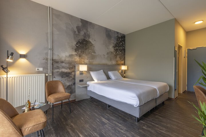 Room 10 of 33