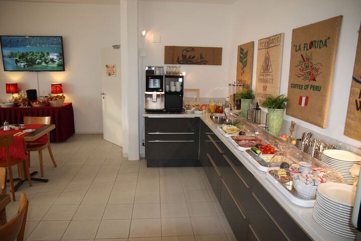 Breakfast/Coffee Service 34 of 60