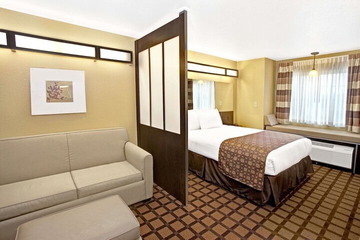 1 Queen Bed (11 of 14)