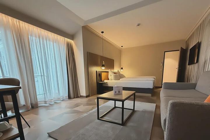 Room 55 of 233