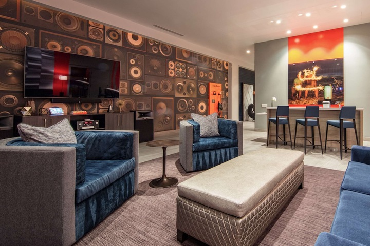 Lounge 60 of 148