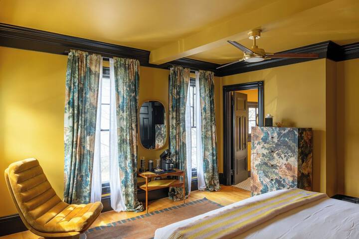 Room 10 of 33