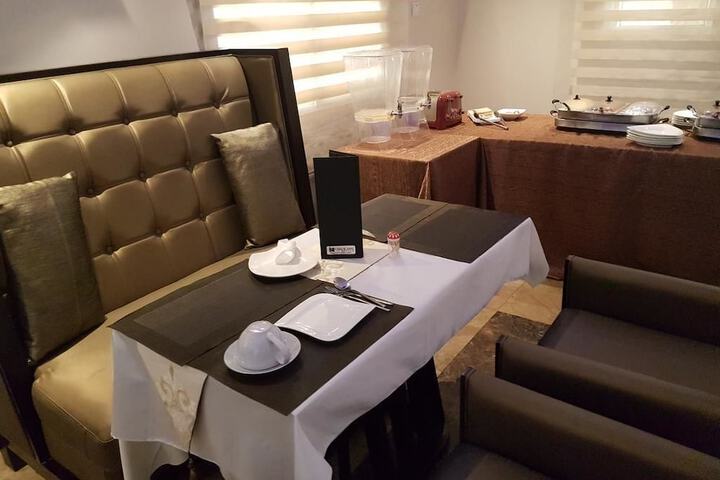 Dining 21 of 33