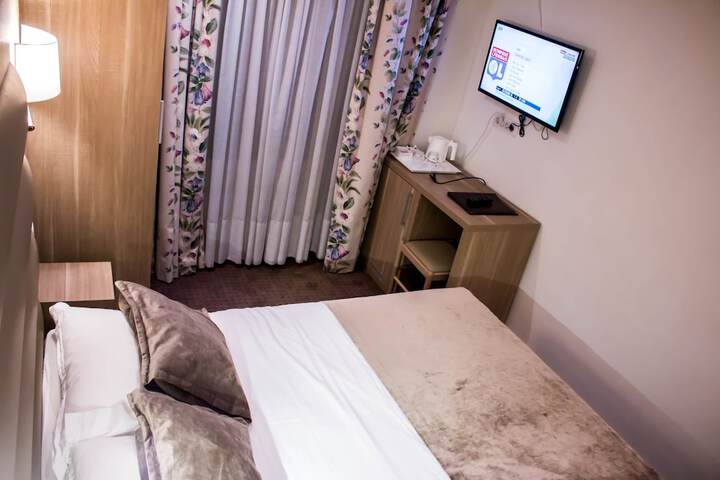 Room 4 of 21