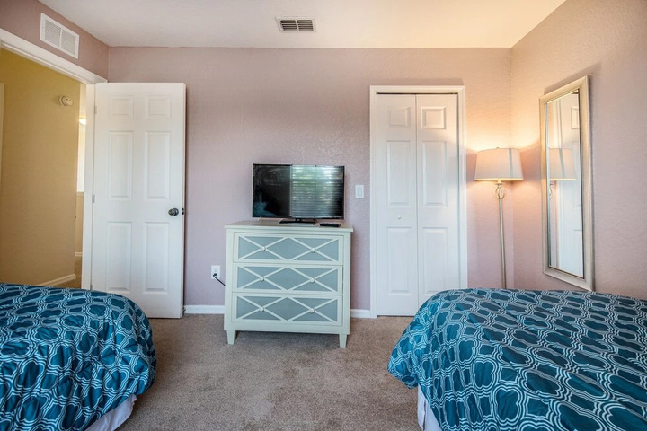 Room 4 of 18