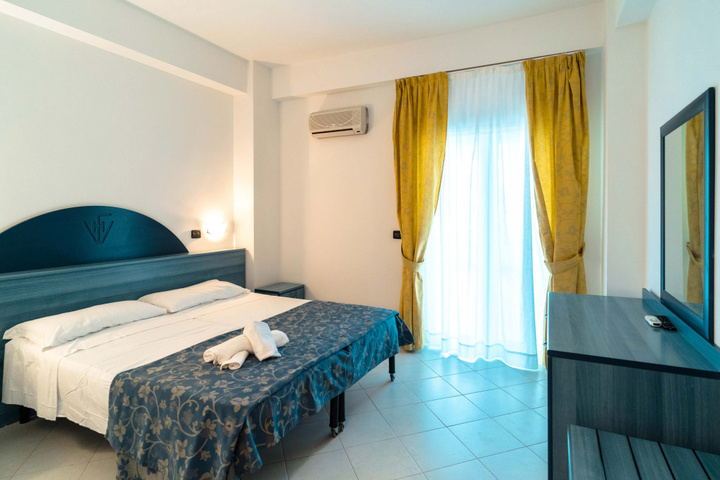 Room 2 of 9