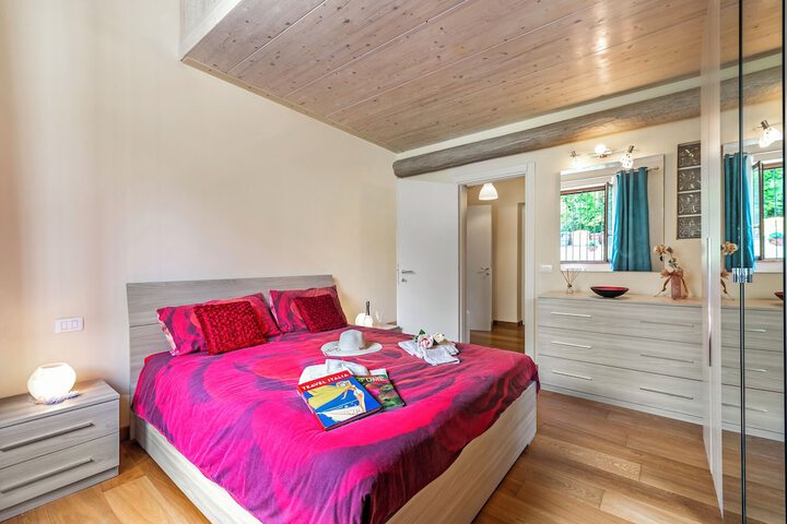 Room 4 of 23