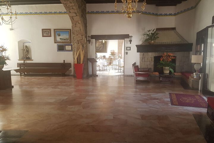 Entrance & Lobby