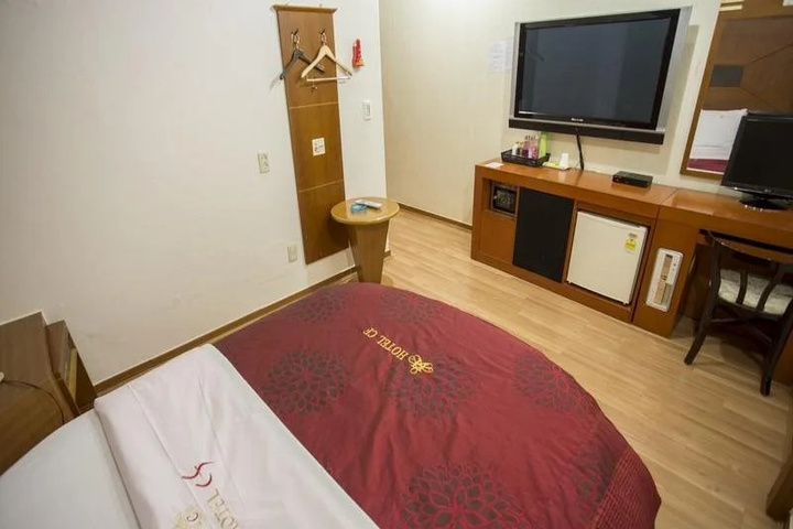 Room 16 of 27