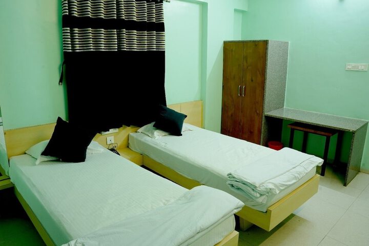 Room 3 of 10