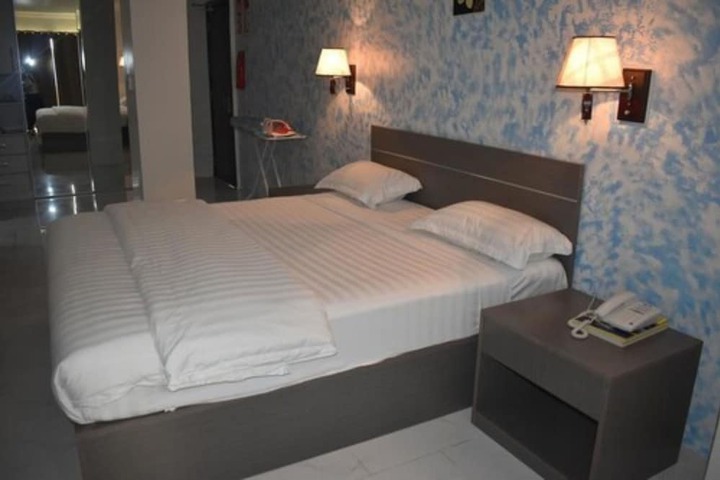 Room 7 of 37