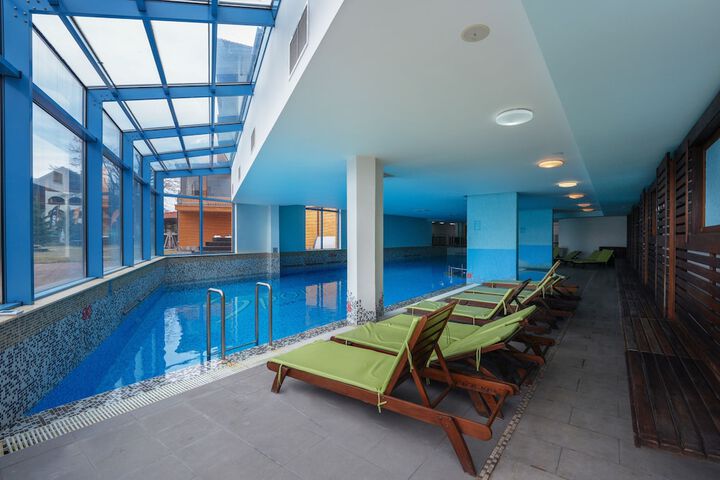Pool 40 of 124