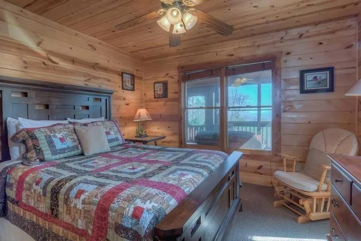 Room 4 of 16