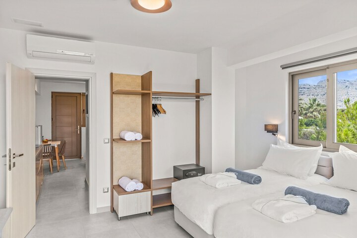 Room 8 of 72