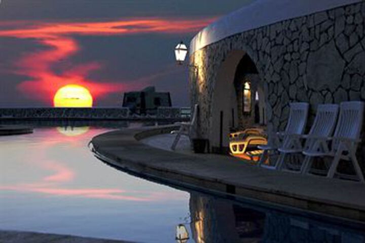 Hotel Pool