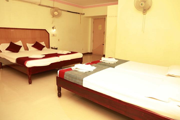 Room 6 of 10