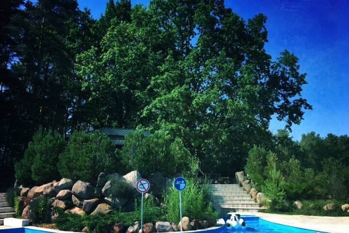 Pool 8 of 37
