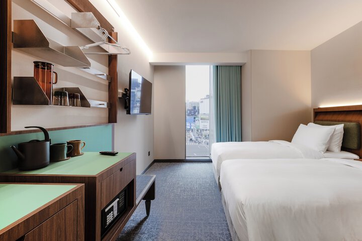 Room 42 of 59