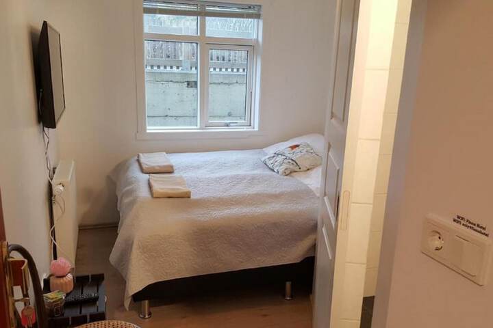 Room 17 of 33