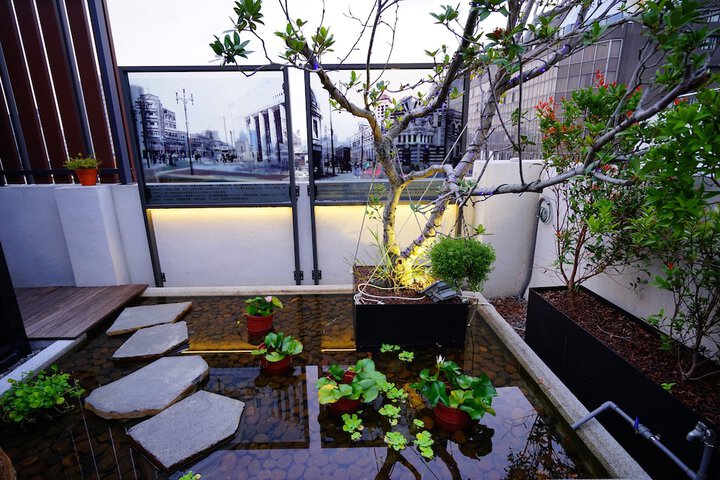 Hotel Exterior 127 of 133