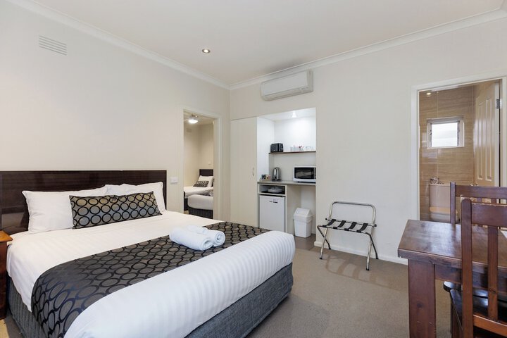 Room 3 of 49