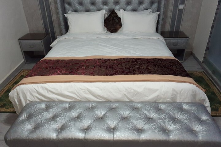 Room 4 of 16
