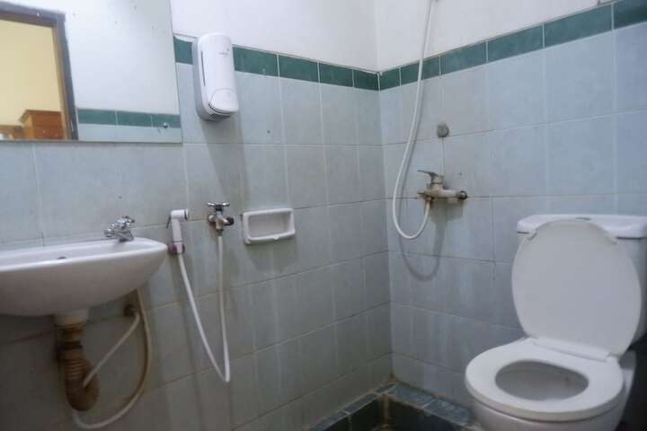 Room 10 of 18
