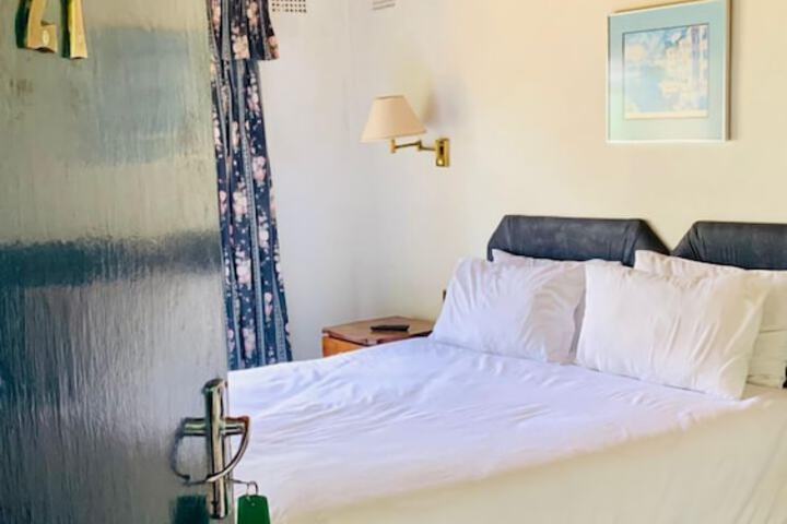 Room 3 of 10