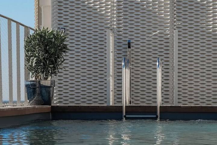 Pool 44 of 69