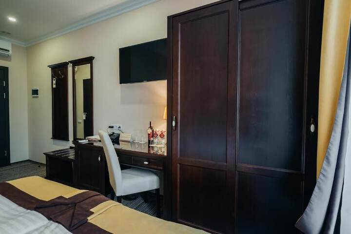 Room 4 of 14