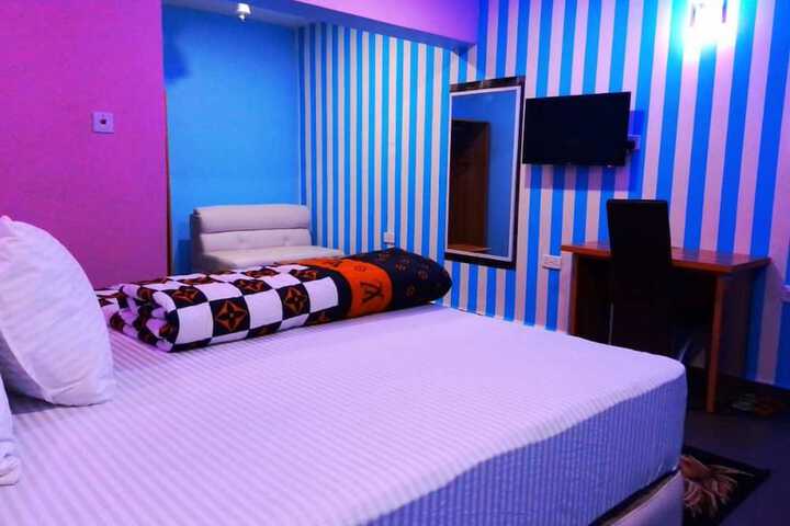 Room 14 of 23