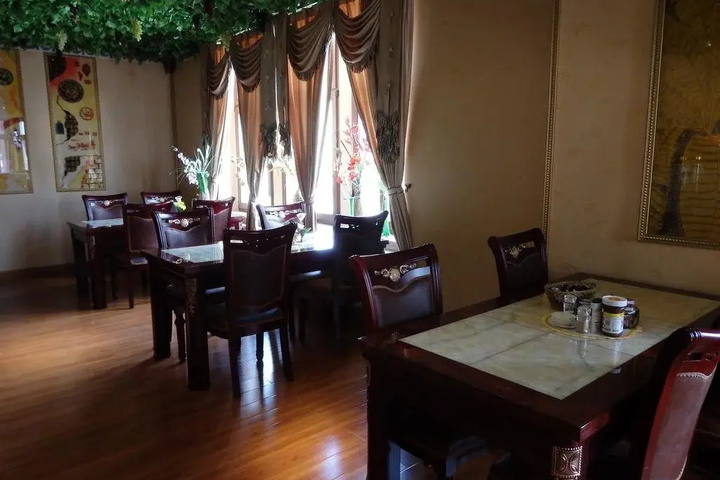 Dining 10 of 11