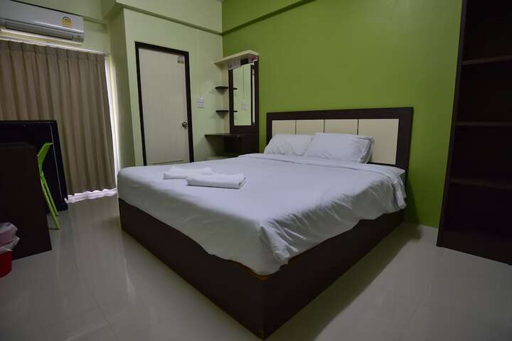 Room 3 of 17