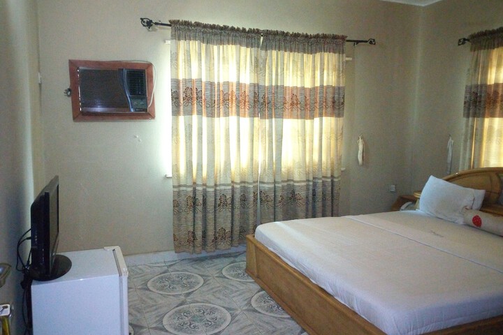Room 12 of 14
