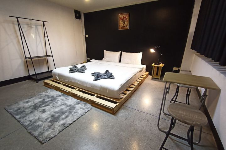 Room 3 of 44