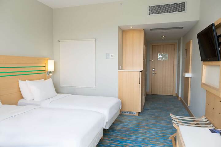 Room 11 of 160