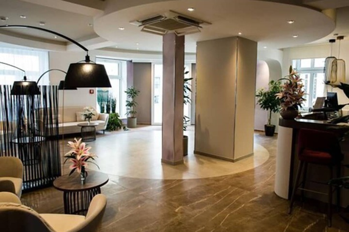Lobby lounge