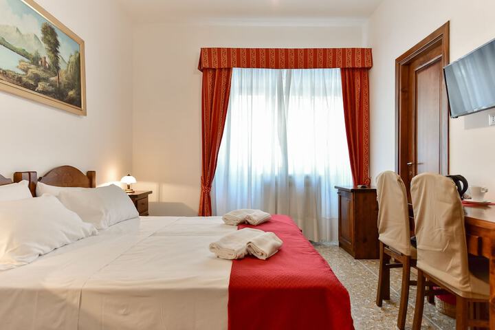 Room 5 of 37