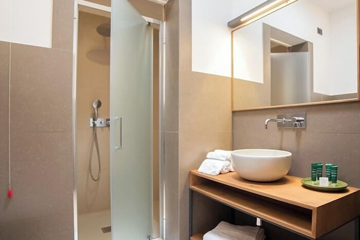 Room 32 of 138